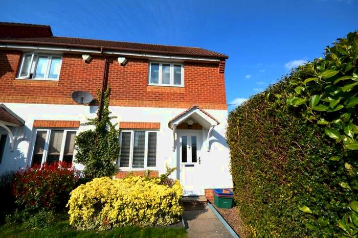 2 Bedroom End Of Terrace House To Rent In Varsity Drive, Twickenham, TW1