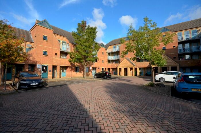 2 Bedroom Flat To Rent In Manor Court, Manor Avenue, Grimsby DN32