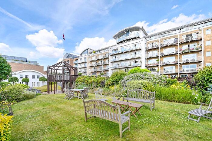2 Bedroom Flat To Rent In Regatta Point, Brentford, TW8