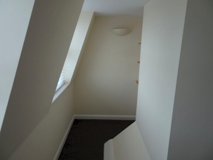 1 Bedroom Flat To Rent In Garratt Lane, London, SW18