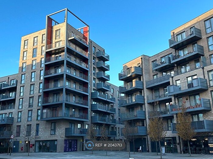2 Bedroom Flat To Rent In Hitherwood Court, London, NW9