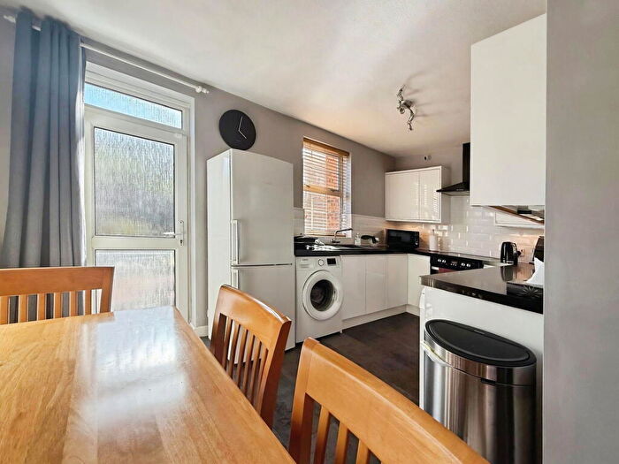 3 Bedroom End Of Terrace House For Sale In Oakleigh Close, Swanley, BR8