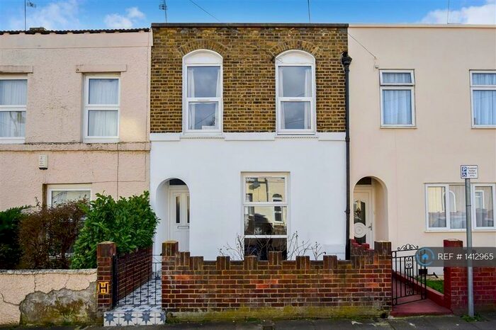 3 Bedroom Terraced House To Rent In Peacock Street, Gravesend, DA12