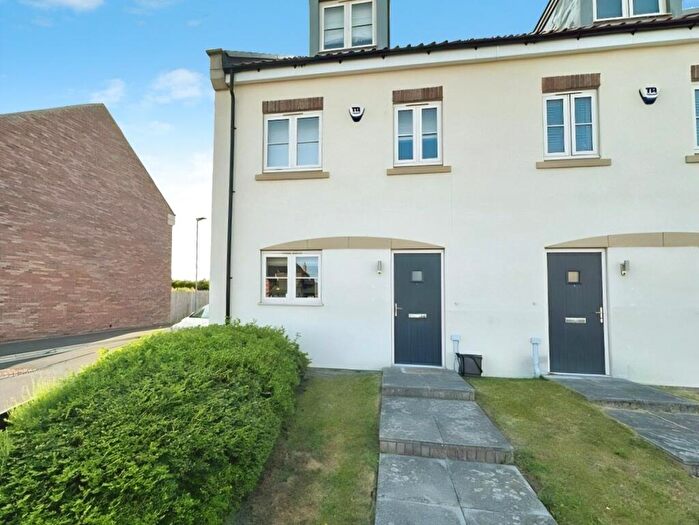 3 Bedroom Town House To Rent In Cathedral Close, Chilton, County Durham, DL17