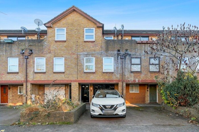 1 Bedroom Town House To Rent In Clarence Road, London E12
