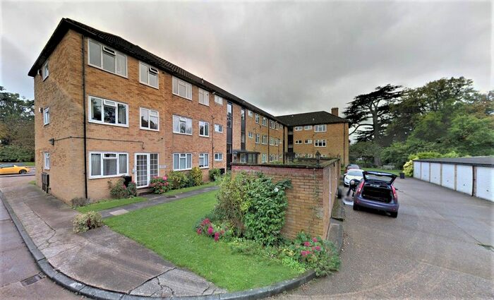2 Bedroom Flat To Rent In Parkside, High Street, Potters Bar, EN6