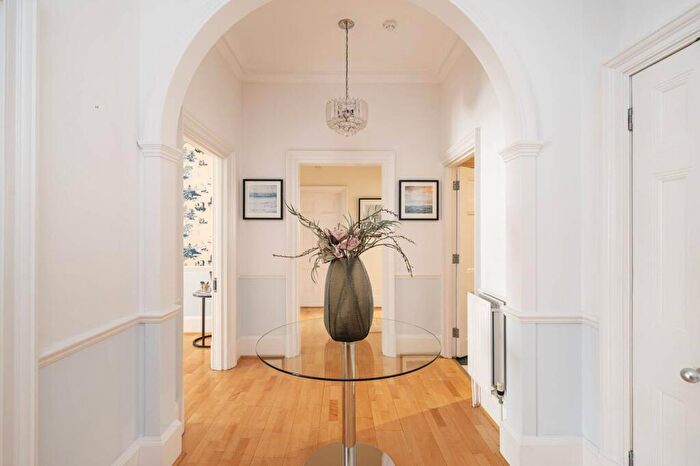 3 Bedroom Flat For Sale In Fleet Street, Clerkenwell, London, EC4A