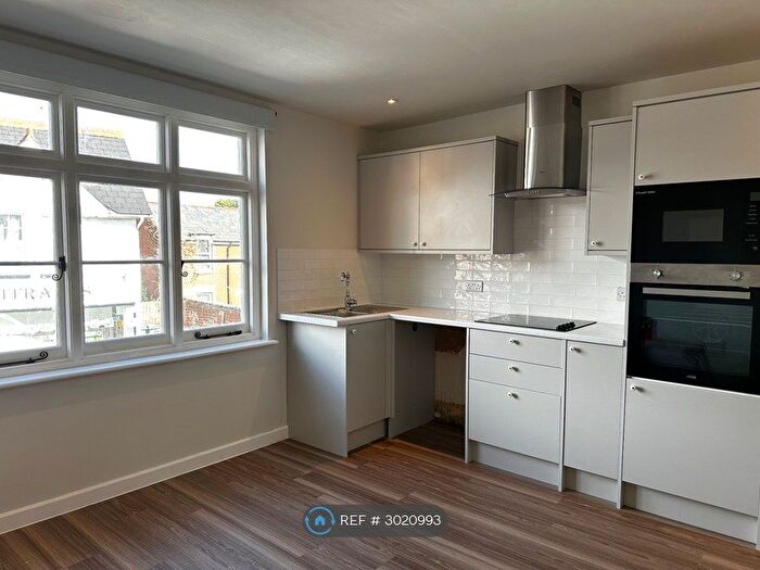 2 Bedroom Flat To Rent In Avenue Road, Freshwater, PO40