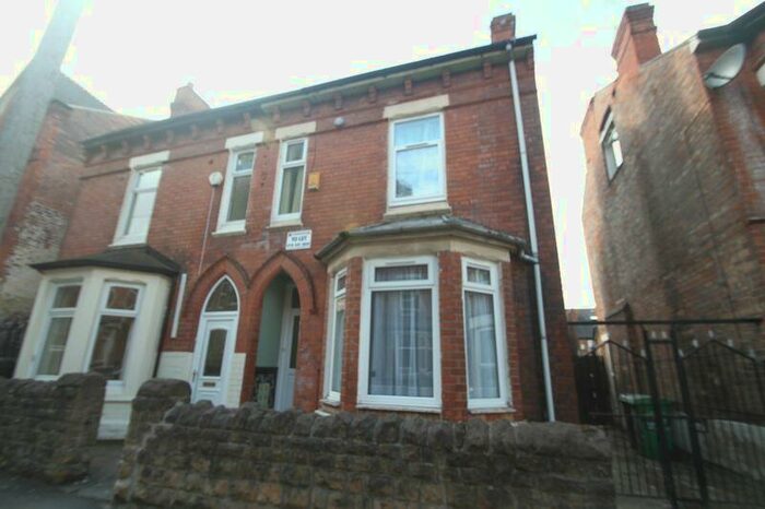 5 Bedroom Semi-Detached House To Rent In Derby Grove, Nottingham, NG7