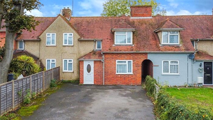 3 Bedroom Terraced House For Sale In Shinfield Road, Reading, Berkshire, RG2
