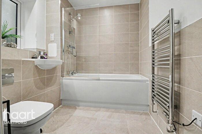 1 Bedroom Apartment For Sale In Aspdin House, Bazley Close, Swanscombe, DA10