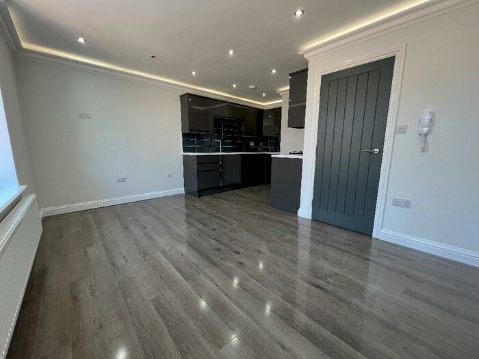 2 Bedroom Maisonette To Rent In Thesiger Street, Cardiff(City), CF24