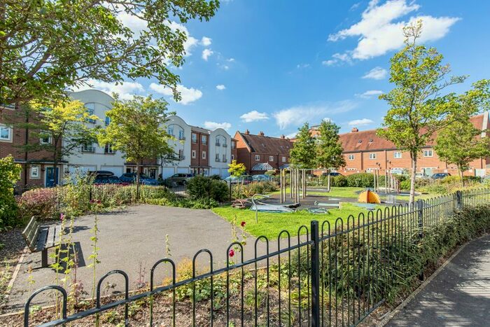 3 Bedroom Flat To Rent In Coopers Lane, Abingdon, OX14