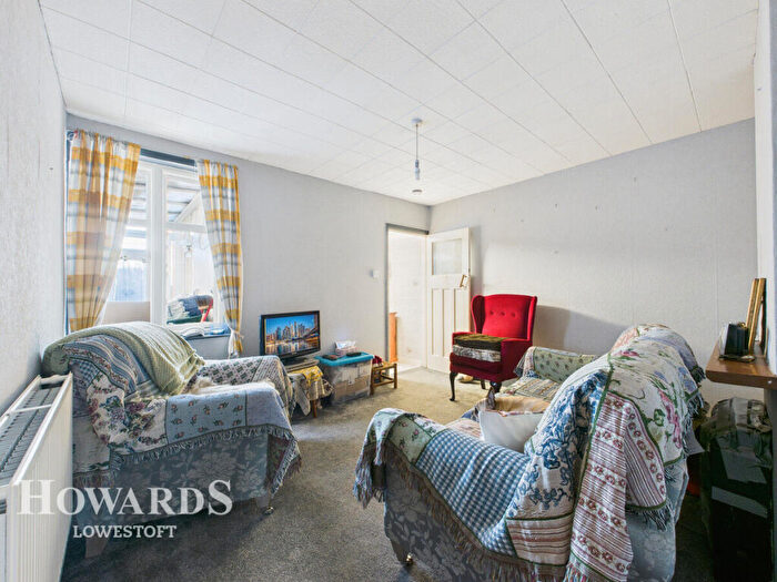 3 Bedroom Semi Detached House For Sale In Broad Road, Oulton Broad, NR32