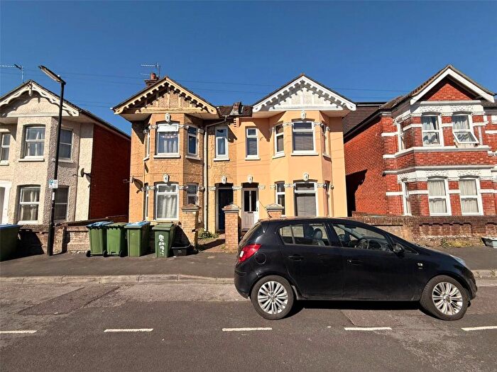 4 Bedroom Semi Detached House To Rent In Coventry Road, Southampton, Hampshire, SO15