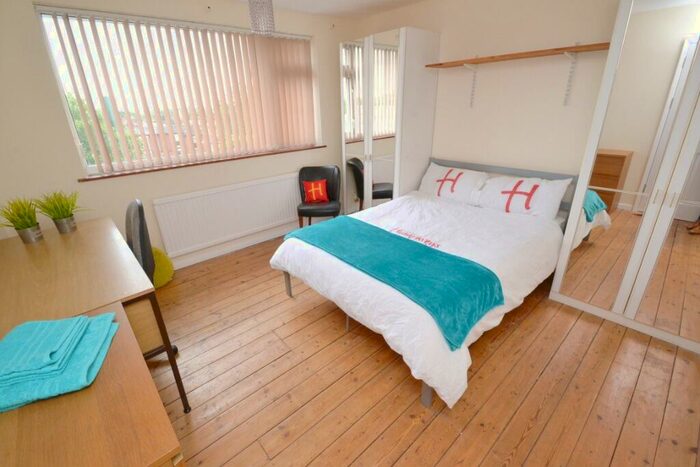 4 Bedroom Semi-Detached House To Rent In Allenfield Court, Park Road, Lenton, Nottingham, NG7