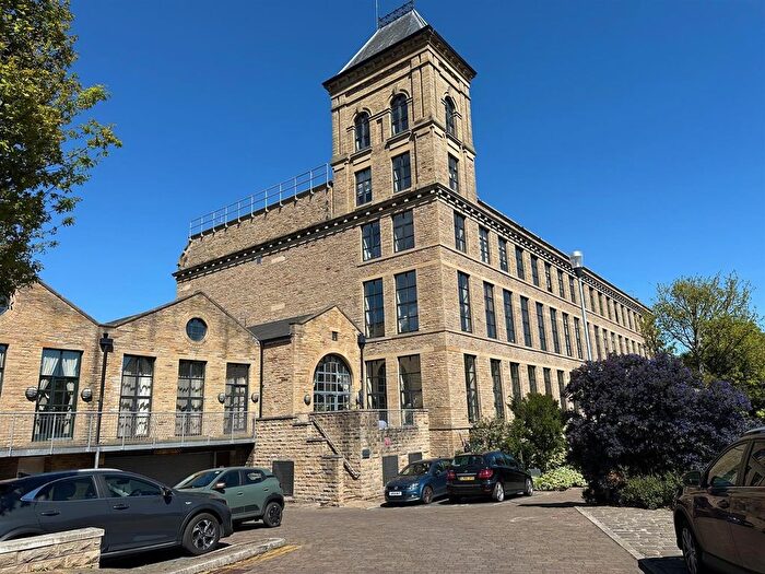2 Bedroom Flat For Sale In Meadow Road, Apperley Bridge, BD10
