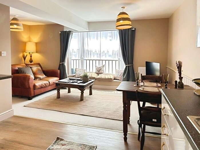 1 Bedroom Flat To Rent In West Street, Bridport, DT6