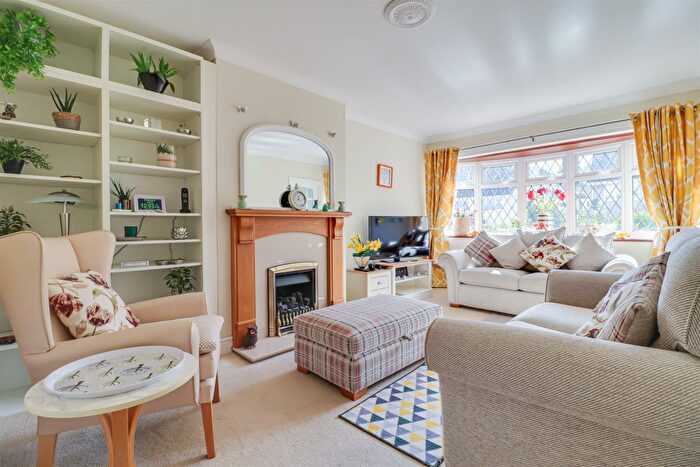 2 Bedroom Semi-Detached Bungalow For Sale In Broomfield, Thundersley, SS7