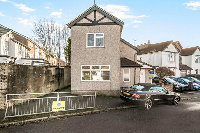 2 Bedroom Detached House For Sale In Oak Road, Caterham, CR3