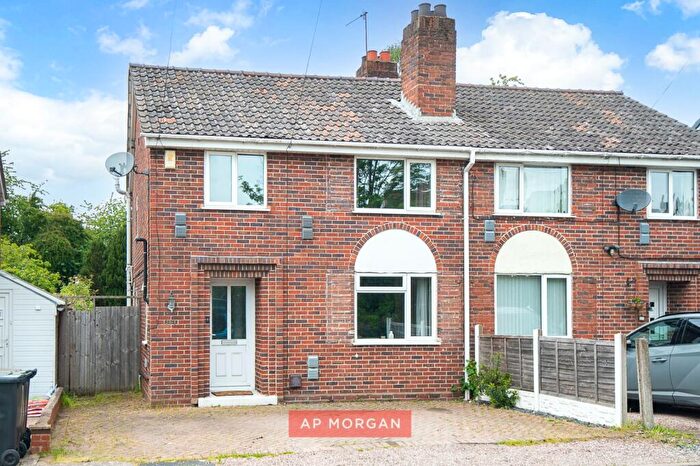 3 Bedroom Semi-Detached House For Sale In Birmingham Road, Lickey End, Bromsgrove, Worcestershire, B61