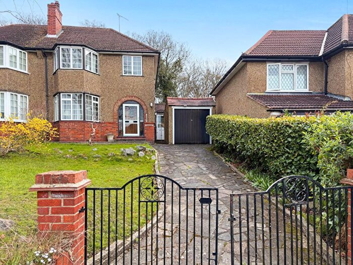 3 Bedroom Semi Detached House For Sale In Littleheath Road, Selsdon, South Croydon, CR2