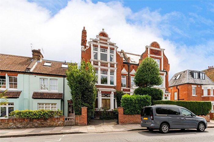7 Bedroom Semi-Detached House For Sale In Wellington Road, Teddington, TW12