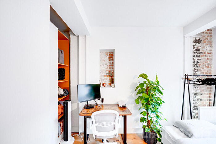 2 Bedroom Apartment For Sale In Old Nichol Street, Shoreditch, E2