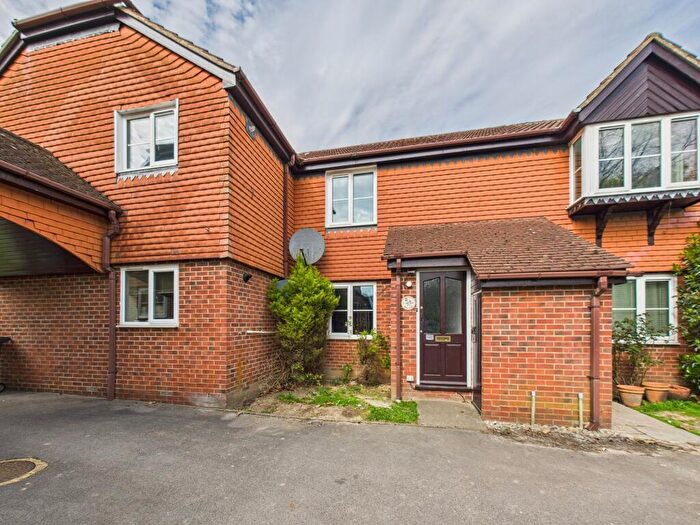 2 Bedroom Maisonette To Rent In Finch Close, Tadley, RG26