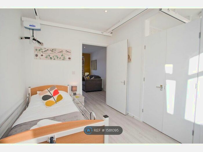 2 Bedroom Bungalow To Rent In Hilda Road, Poole, BH12