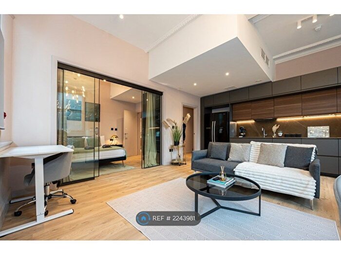 2 Bedroom Flat To Rent In Charlotte Street, Manchester, M1