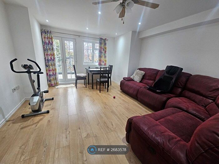 3 Bedroom Flat To Rent In St. James Road, Sutton, SM1