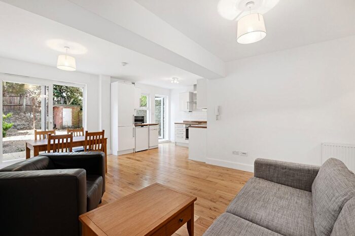 2 Bedroom Flat To Rent In Edith Road, London, W14