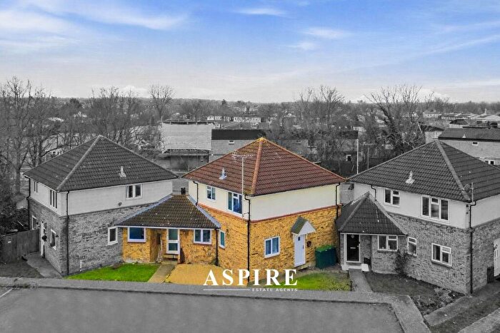 2 Bedroom Maisonette For Sale In Shirley Gardens, Basildon, SS13