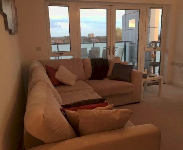 2 Bedroom Flat To Rent In Broadis Way, Essex, RM13