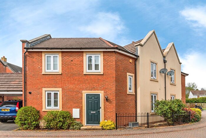 3 Bedroom Semi Detached House For Sale In Selwood Close, Swindon, SN1