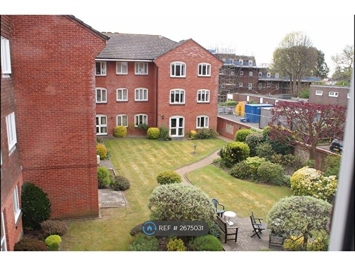 1 Bedroom Flat To Rent In Heather Court, Chichester, PO19