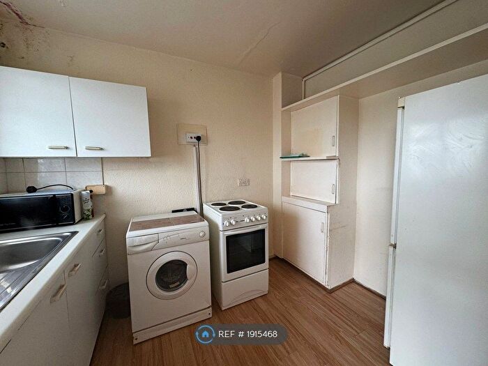 1 Bedroom Flat To Rent In King Court, London, E10