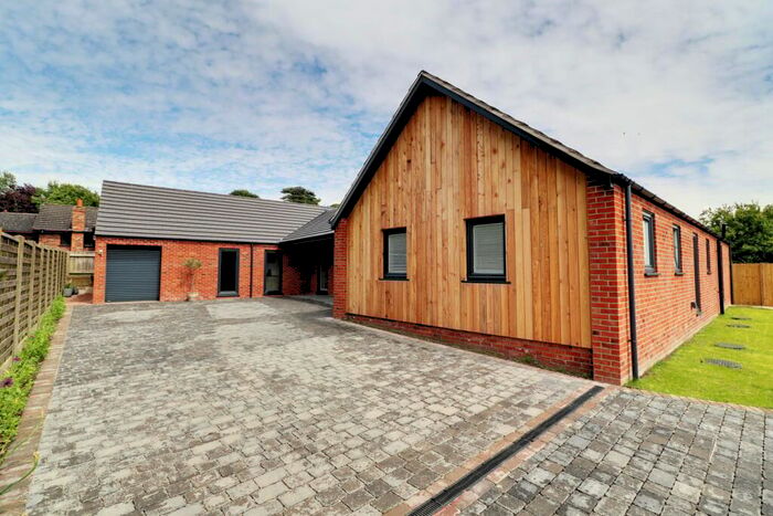 4 Bedroom Detached Bungalow For Sale In New Road, Worlaby, DN20