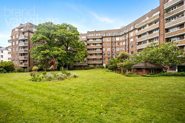 2 Bedroom Flat For Sale In Furze Hill, Hove, BN3