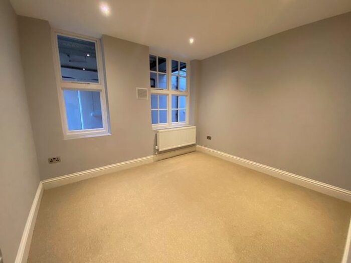 1 Bedroom Flat To Rent In Grand Avenue, Hove, BN3