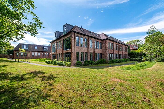 1 Bedroom Apartment For Sale In Manor Gardens, New Ash Green, DA3