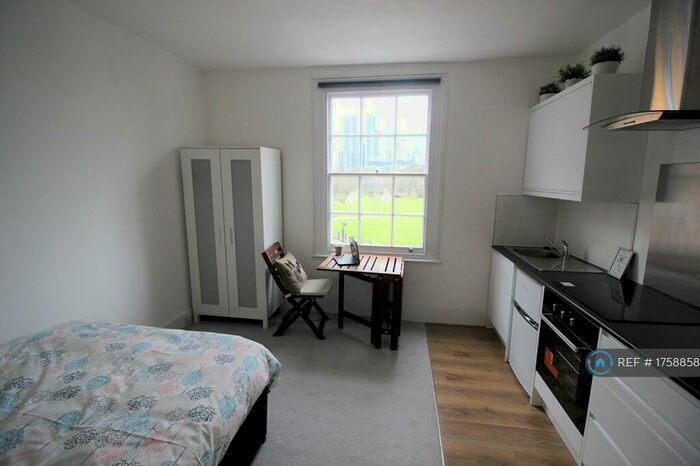 Studio To Rent In Kennington Lane, Vauxhall, SE11