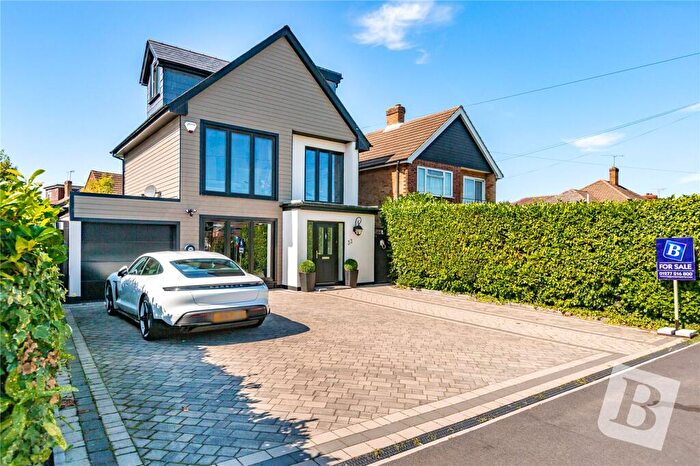 4 Bedroom Detached House For Sale In Doddinghurst Road, Brentwood, Essex, CM15