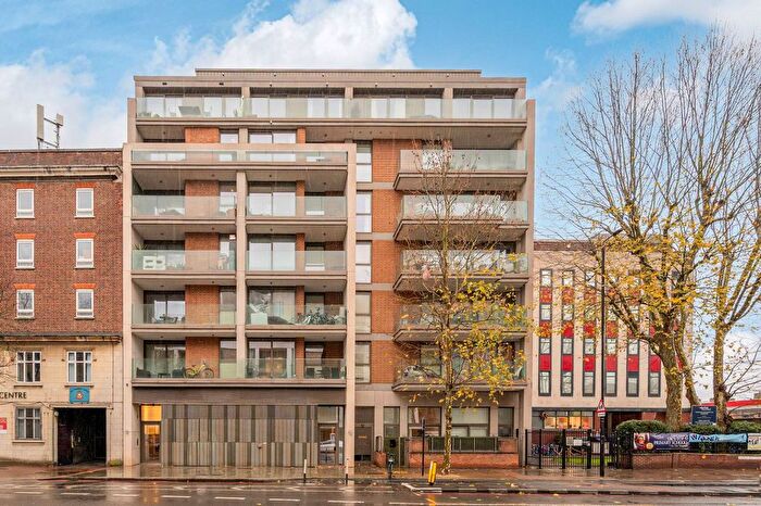2 Bedroom Flat For Sale In Balham High Road, Balham, London, SW17