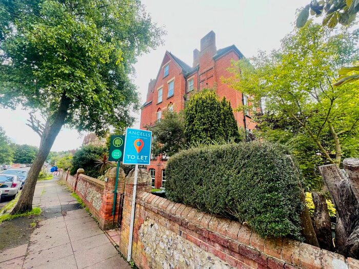 2 Bedroom Flat To Rent In Grassington Road, Eastbourne, BN20