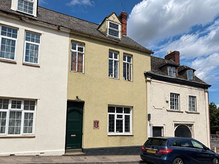 3 Bedroom Character Property For Sale In Long Street, Dursley, GL11