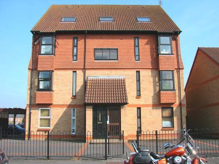 1 Bedroom Flat To Rent In Holmlea Road, Datchet, SL3