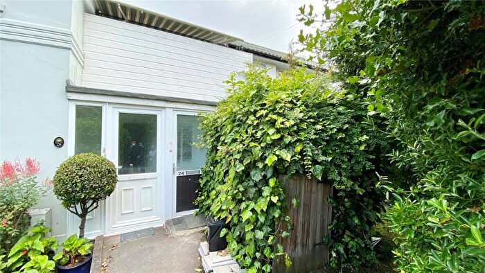 2 Bedroom Maisonette To Rent In Florida Court, Bath Road, Reading, Berkshire, RG1