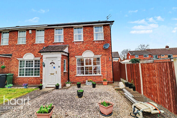 2 Bedroom Town House For Sale In Cranmer Drive, Leicester, LE7